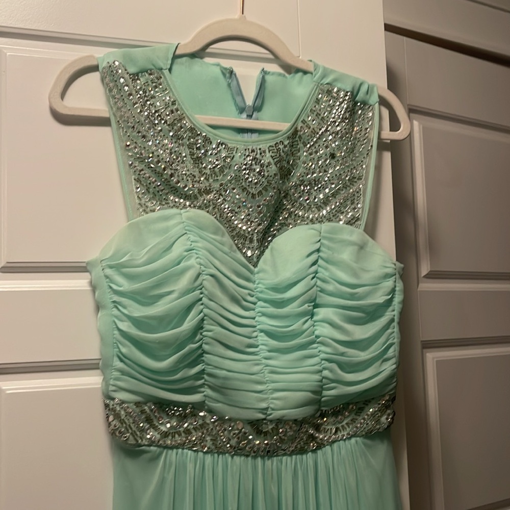 Prom gown - Picture 2 of 3